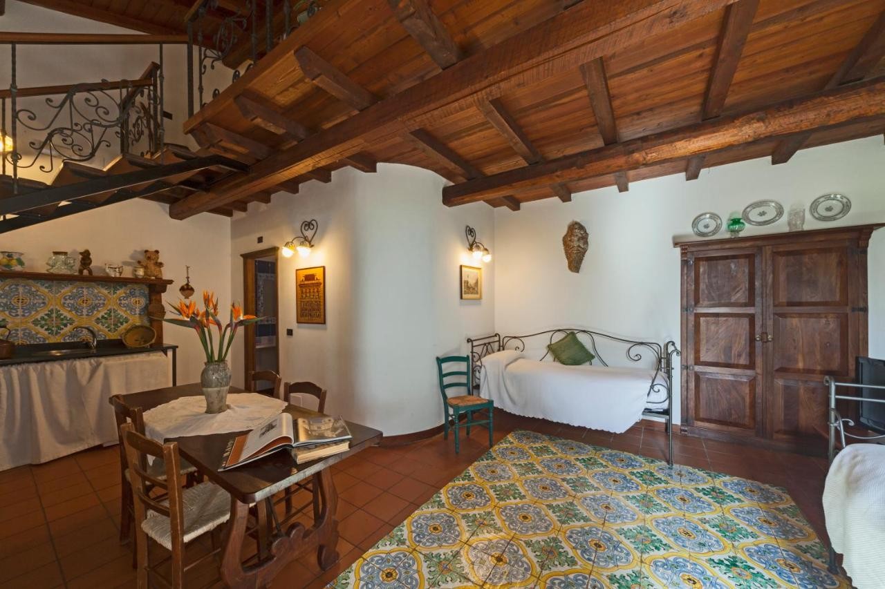 Villa Dei Papiri Fonte Ciane